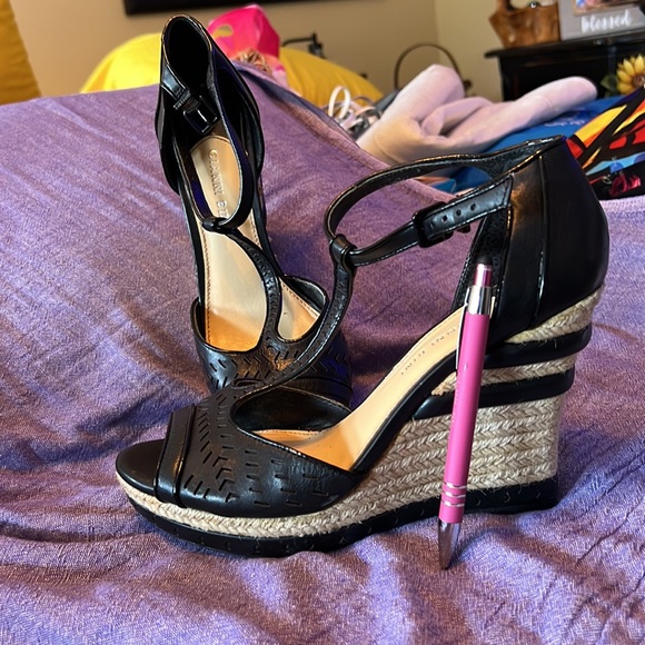 Black peep toe wedge sandals - Picture 3 of 3
